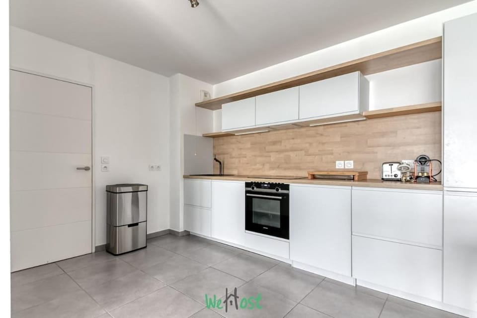 Large family apartment with parking in Lyon Apartment in Villeurbanne