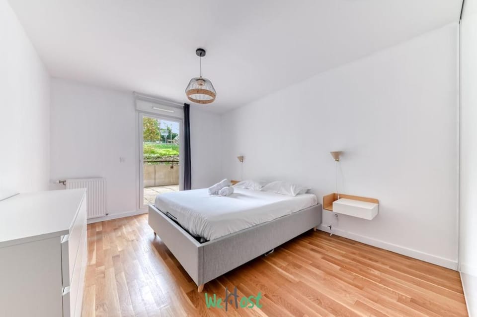 Large family apartment with parking in Lyon Apartment in Villeurbanne