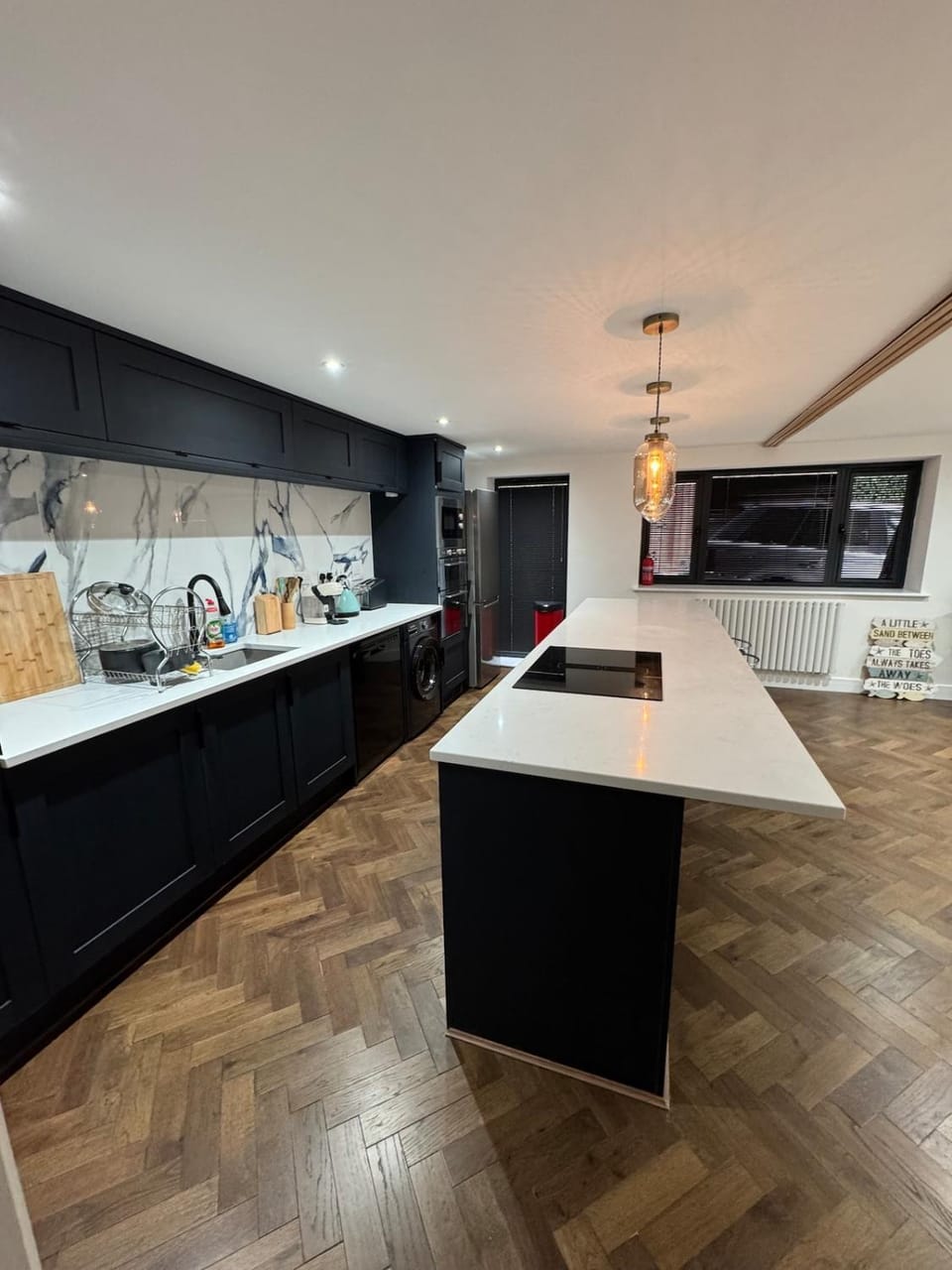 Kitchen or kitchenette, minibar, stove