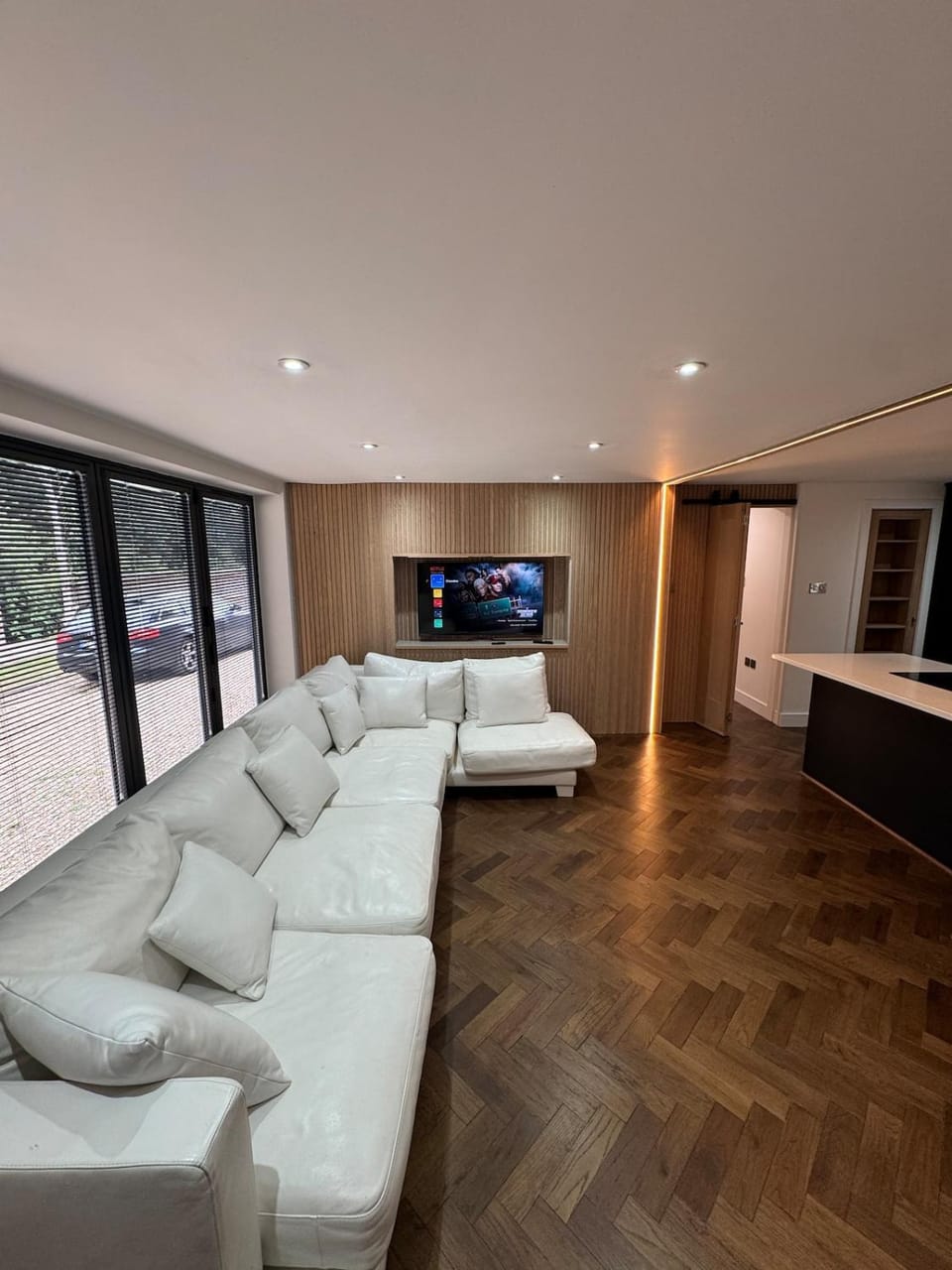 Communal lounge/ TV room, TV and multimedia, Living room, Seating area, Evening entertainment