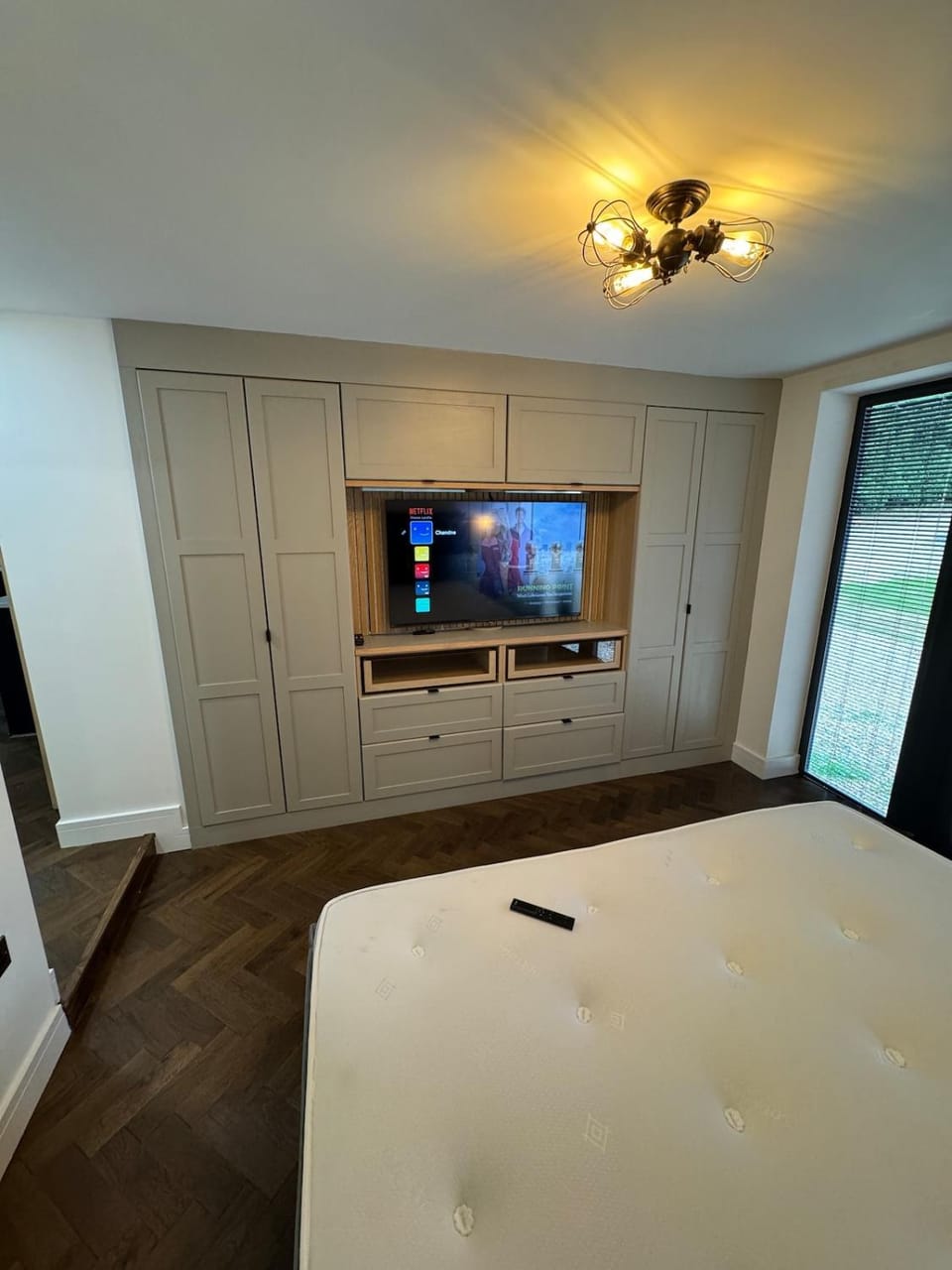 Bed, TV and multimedia, Photo of the whole room, Bedroom, wardrobe