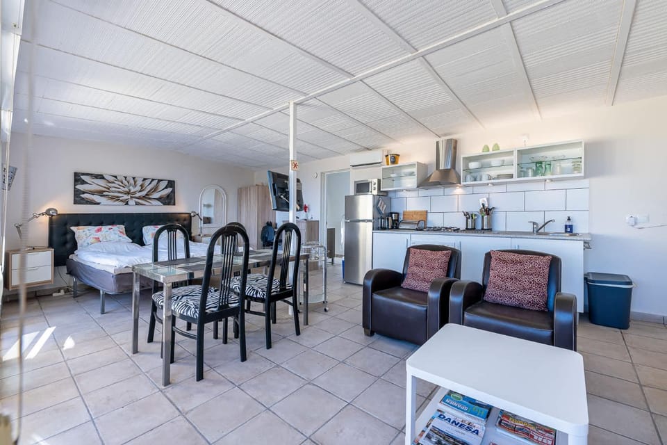 Coastal Getaway in Sunny Villa Roca Estepona Apartment in Costa del Sol