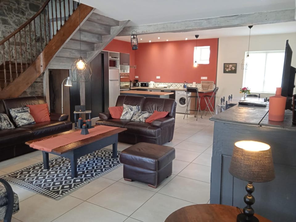 Living room, Dining area, pet friendly
