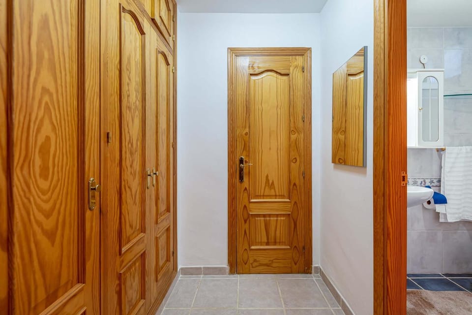 Cozy 1-Bedroom Retreat Dormitory room Villa Roca Hostel in Costa del Sol