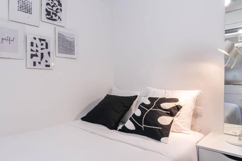 Bed, Photo of the whole room, Bedroom