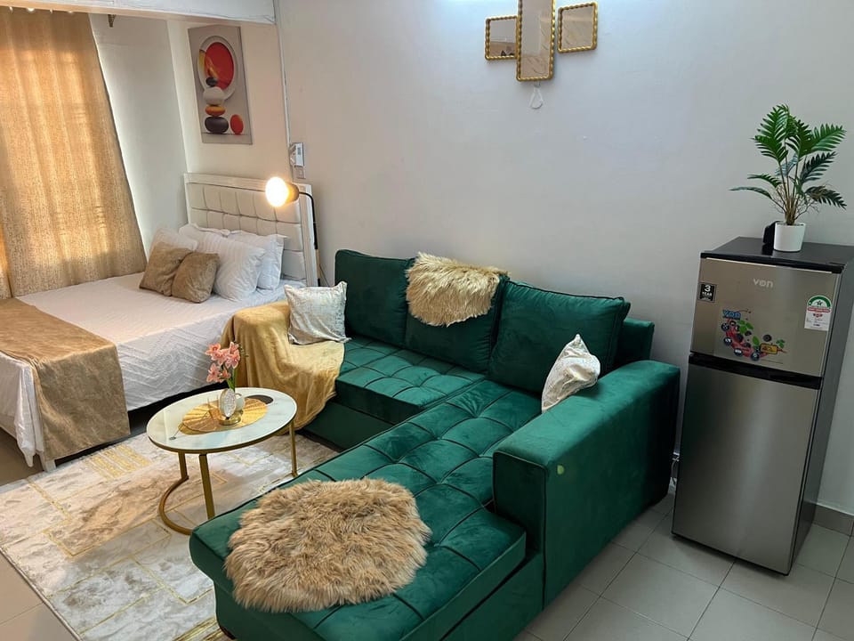 Bed, Photo of the whole room, Seating area
