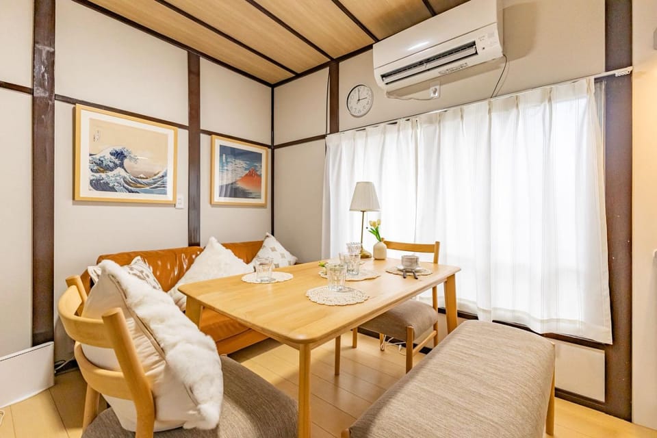 Seating area, Dining area, air conditioner
