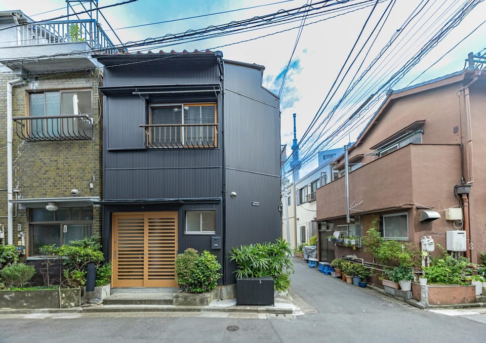 Property building, Day, Neighbourhood, City view, Street view