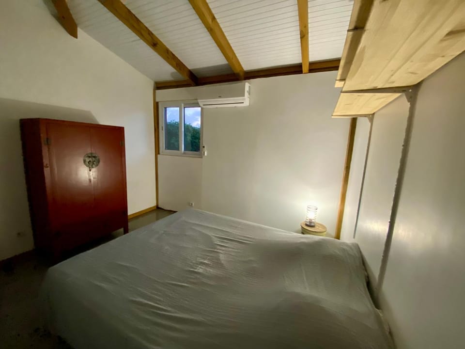 Bed, Photo of the whole room, Bedroom, wardrobe, air conditioner