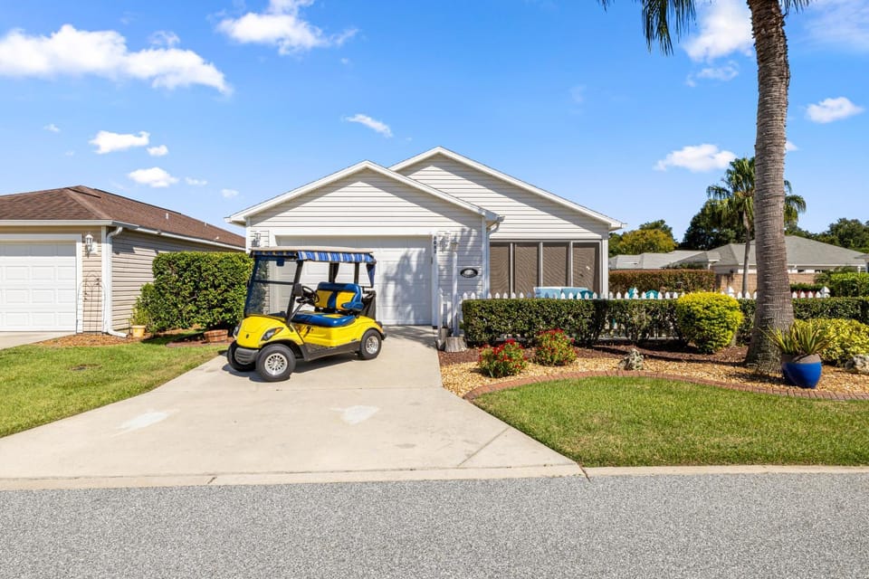 Sunnyside Escape in The Villages With Golf Cart & BBQ House in The Villages