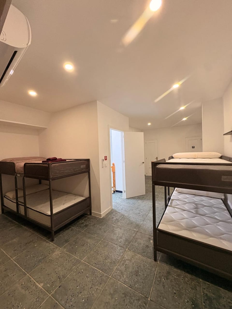 Bed, Photo of the whole room, Bedroom, bunk bed, towels