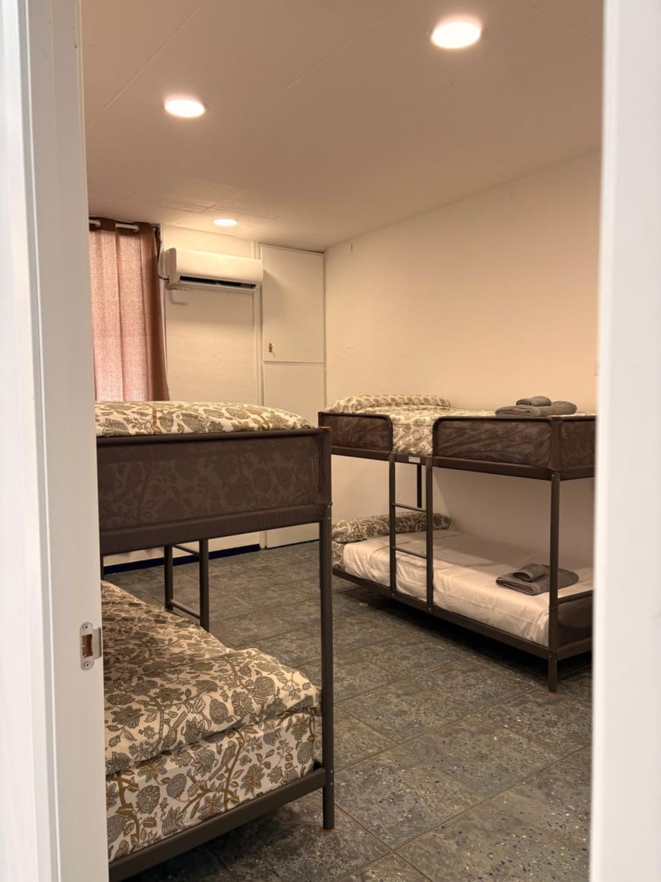 Bed, Photo of the whole room, Bedroom, bunk bed, air conditioner