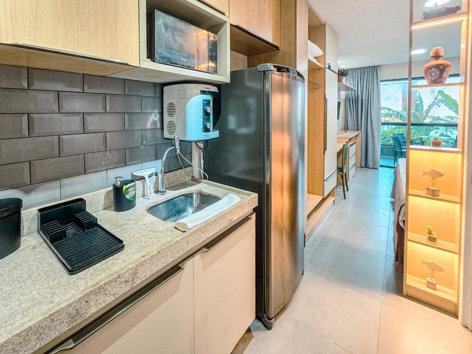 Kitchen or kitchenette, minibar, oven, stove