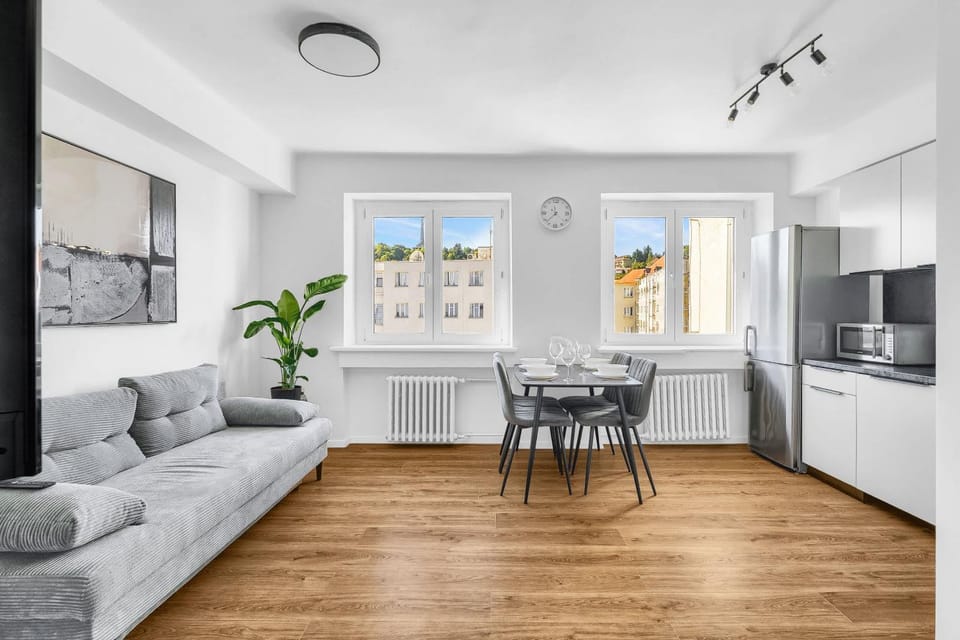 Kitchen or kitchenette, Living room, Seating area, Dining area