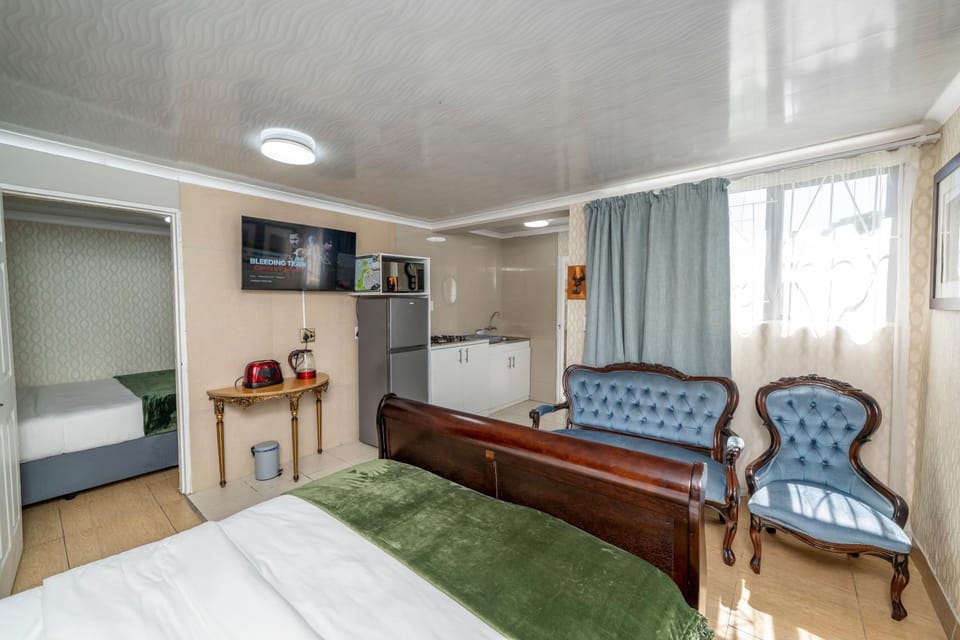 Self Contained 2 bed Room Condo Apartment in Cape Town