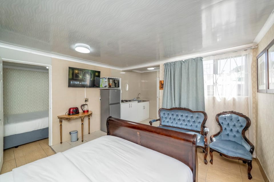 Self Contained 2 bed Room Condo Apartment in Cape Town