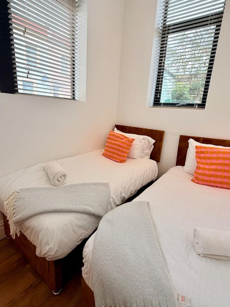 The City Nest - Sleeps 8 - Free Off Street Parking Apartment in Bristol