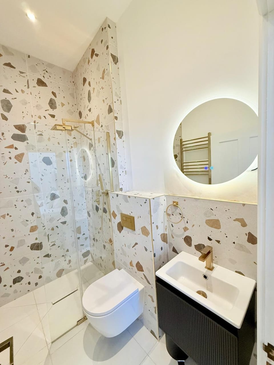 The City Nest - Sleeps 8 - Free Off Street Parking Apartment in Bristol
