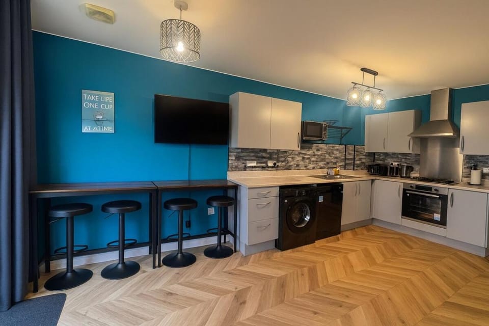 TV and multimedia, Kitchen or kitchenette, dishwasher, oven, stove