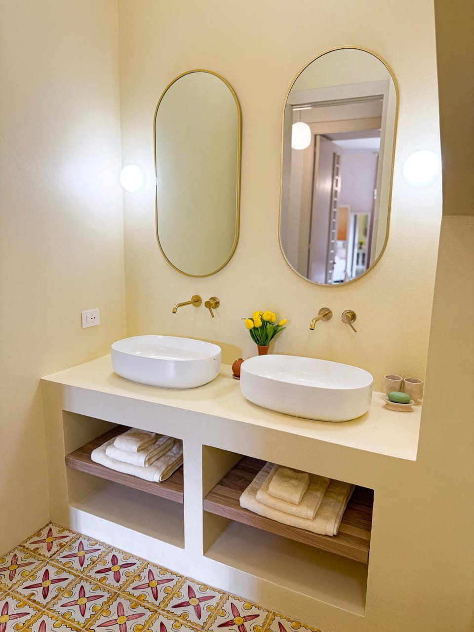 Bathroom, towels