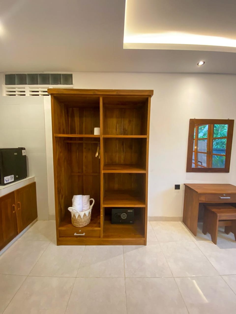 minibar, wardrobe