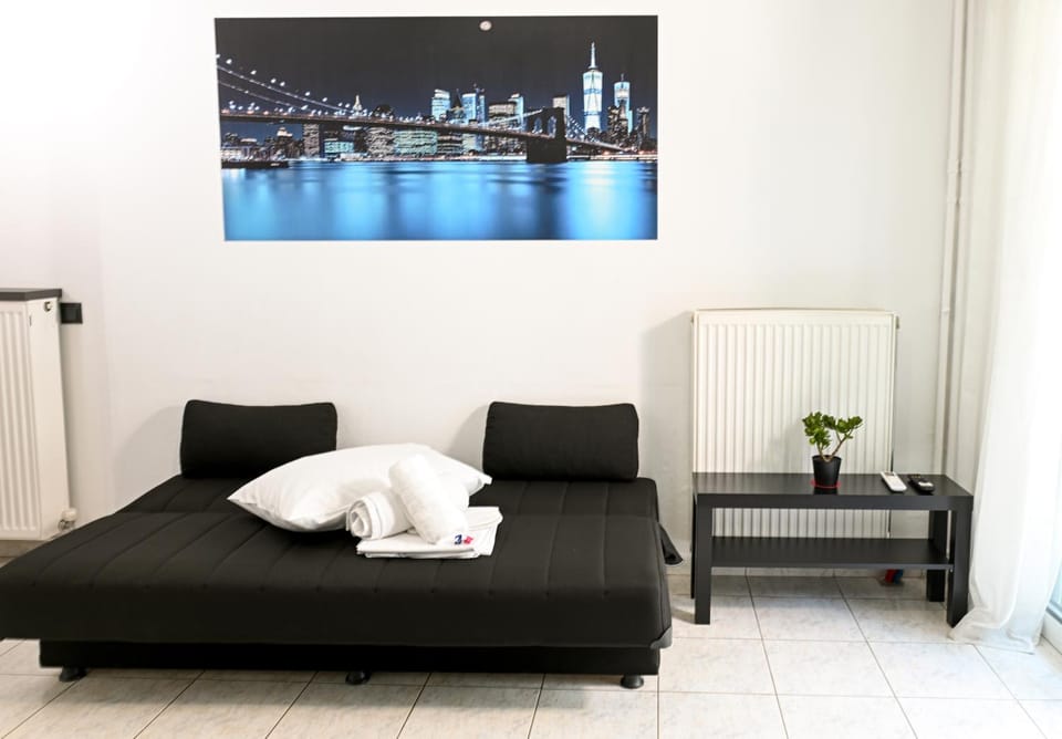 Bed, Living room, Photo of the whole room, Seating area, Bedroom, towels
