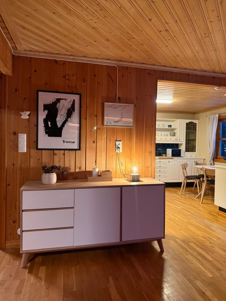 Charming and spacious wooden house right in the city centre Apartment in Tromso