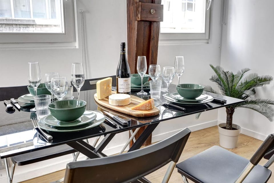 Food and drinks, Dining area