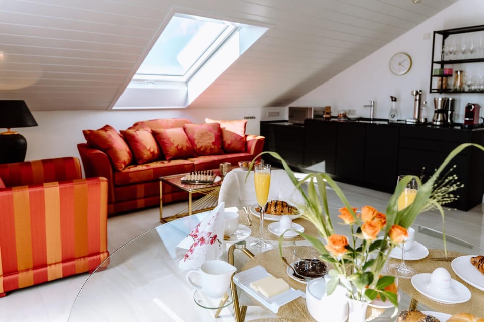 Coffee/tea facilities, Kitchen or kitchenette, Living room, Food and drinks, Seating area, Food, Drinks, Non alcoholic drinks, Non alcoholic drinks, toaster