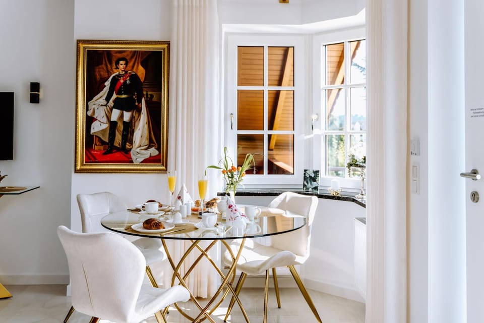View (from property/room), Living room, Decorative detail, Seating area, Dining area, Food, Food, Breakfast