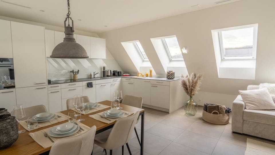 Kitchen or kitchenette, Living room, Seating area, Dining area, stove