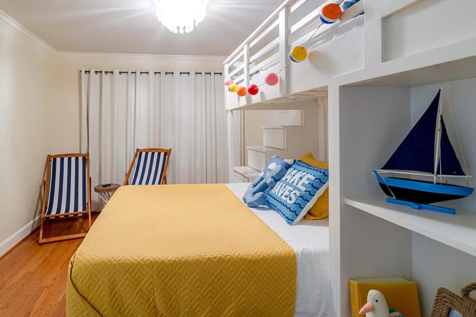 Hot Tub & Hole-in-one Sunset Retreat Galveston House in Texas City