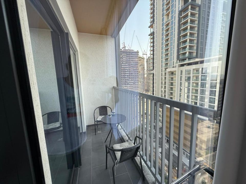 Elegant 1-Bedroom The Crest, Near Downtown Dubai Apartment in Dubai