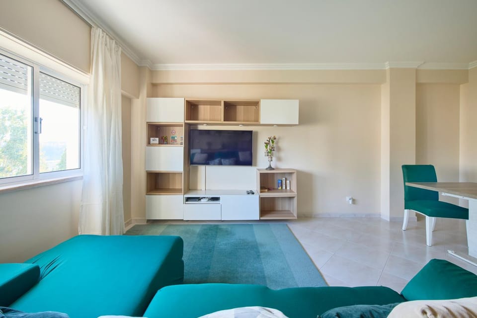 TV and multimedia, Living room, Seating area, Evening entertainment