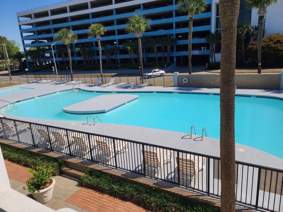 WR216 Charming condo across from the beach House in Myrtle Beach