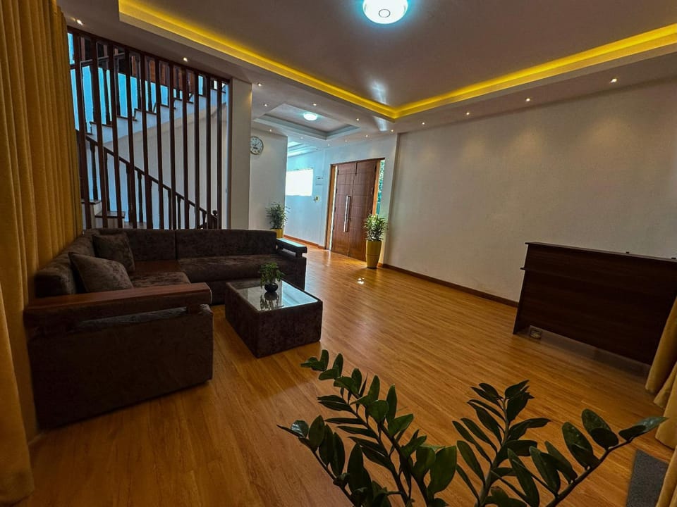 VOGUE RESIDENCE - Black Pool Hotel in Nuwara Eliya