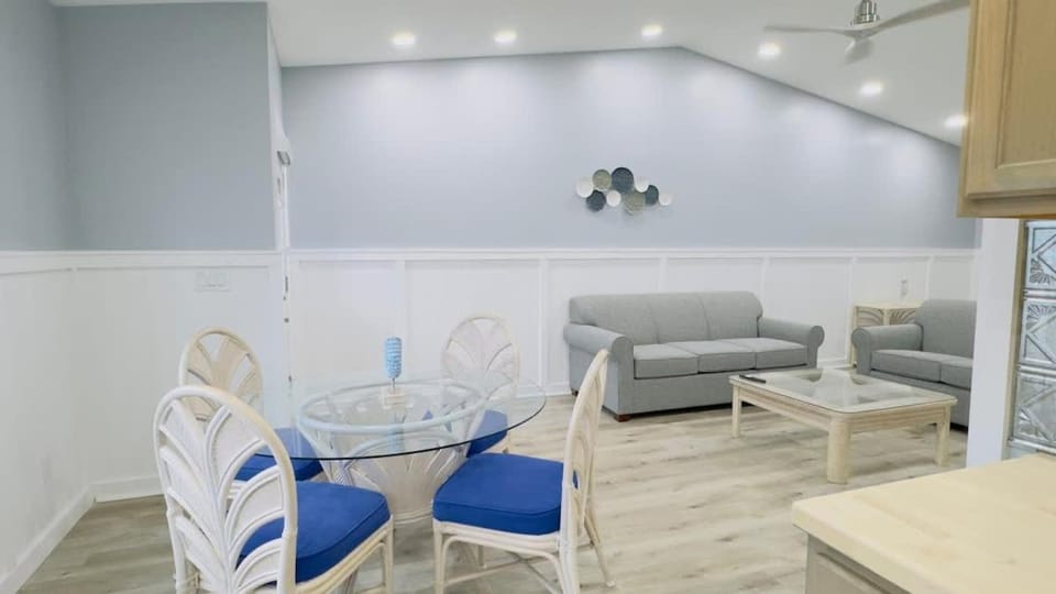Bright & airy 2BR 2BA beach retreat A Apartment in North Myrtle Beach
