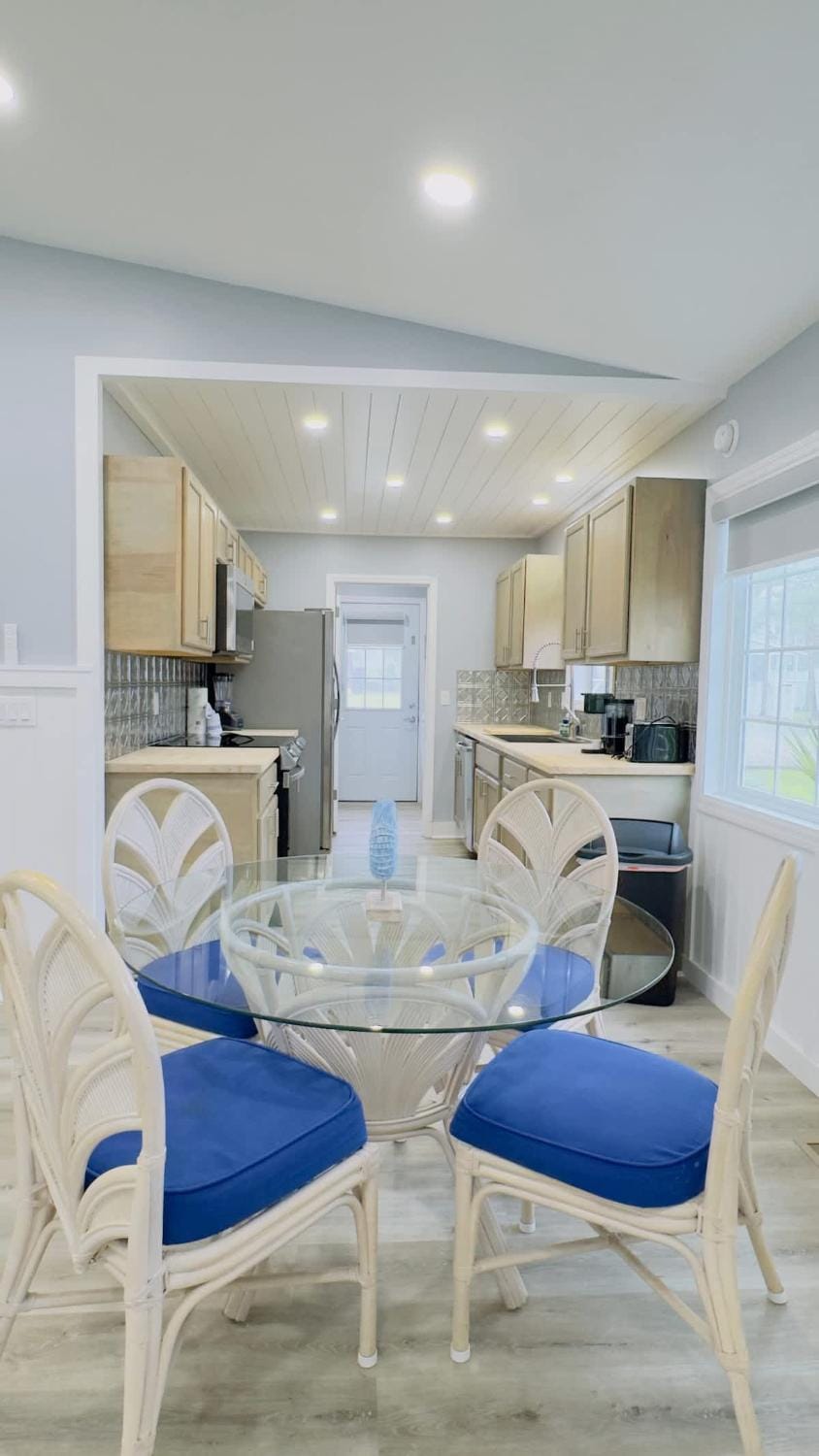 Bright & airy 2BR 2BA beach retreat A Apartment in North Myrtle Beach