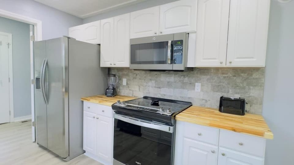 Bright 2BR 2BA retreat minutes from the ocean B Apartment in North Myrtle Beach