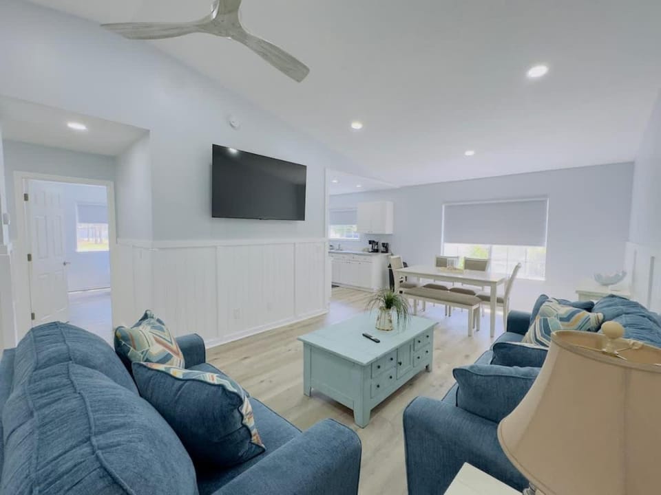 Bright & cozy 2BR 2BA beach retreat A Apartment in North Myrtle Beach