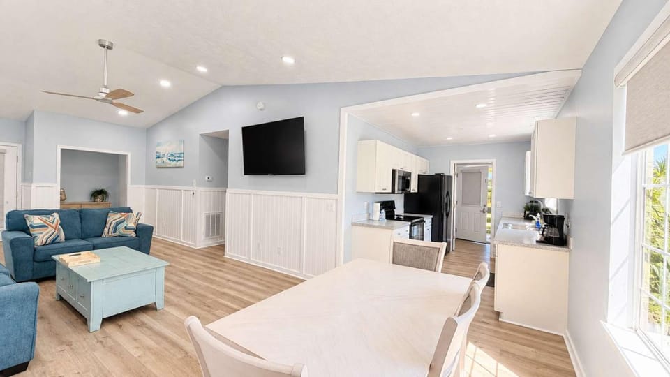 Bright & cozy 2BR 2BA beach retreat A Apartment in North Myrtle Beach
