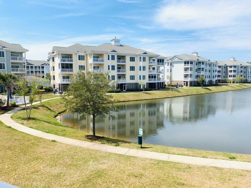 Radiant and bright condo in the center of MB House in Myrtle Beach