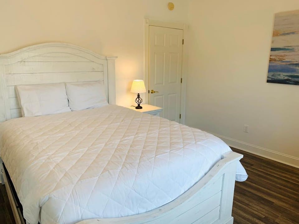 Radiant and bright condo in the center of MB House in Myrtle Beach