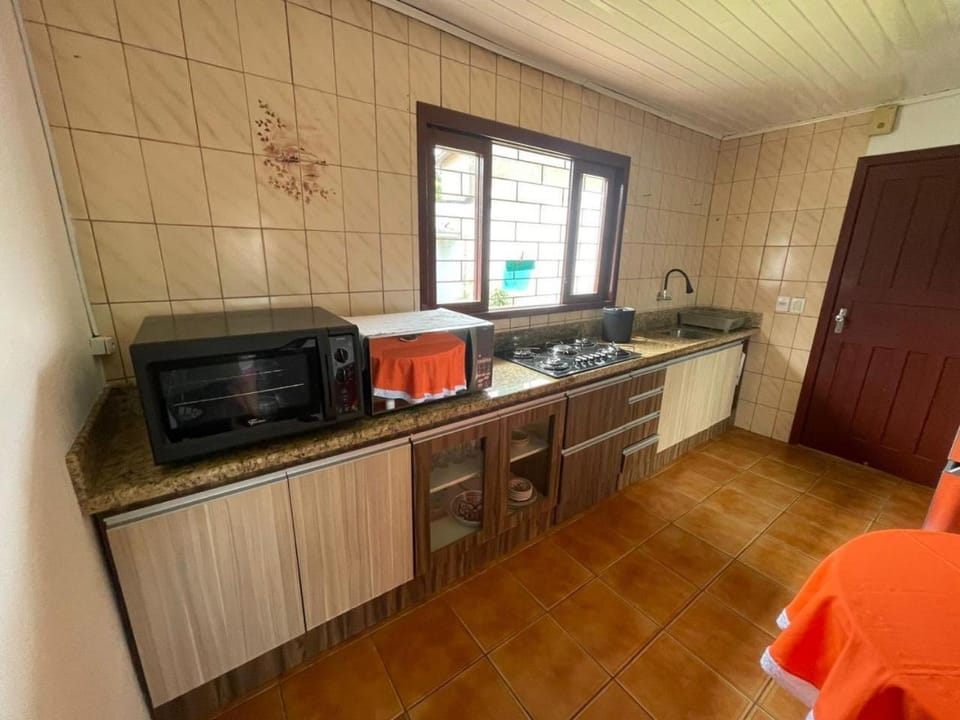 Residência veraneio, sozinha no pátio House in State of Santa Catarina