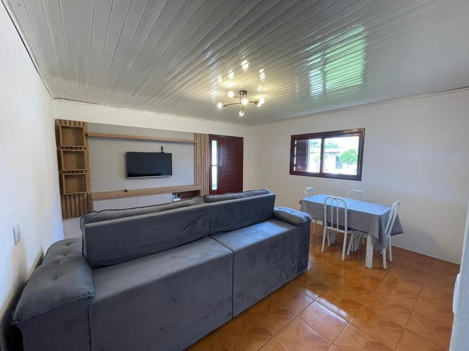 Residência veraneio, sozinha no pátio House in State of Santa Catarina