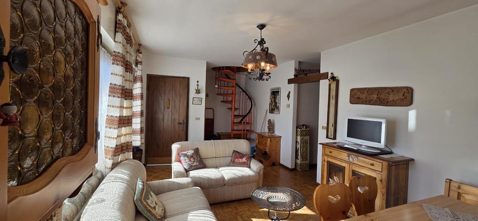 Communal lounge/ TV room, Living room