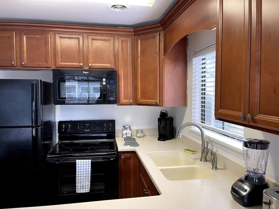 Lovely 2 bedroom condo with pool J3 House in Little River