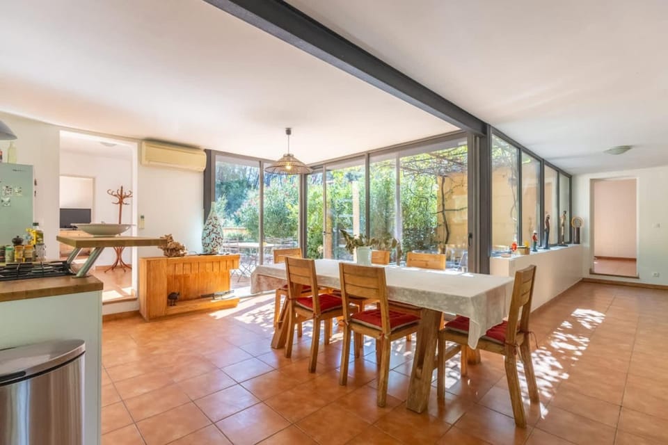 Villa sur Domaine Aix - Piscine & Tennis - Wagner House in Aix-en-Provence