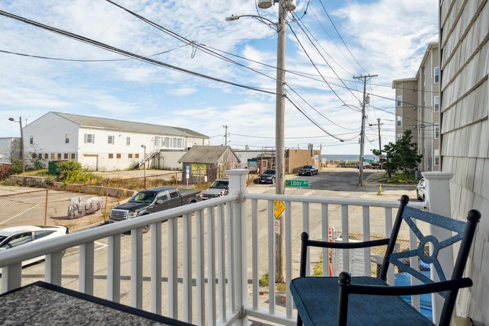 Ocean Hideaway Rooftop Deck Fireplace House in Newburyport