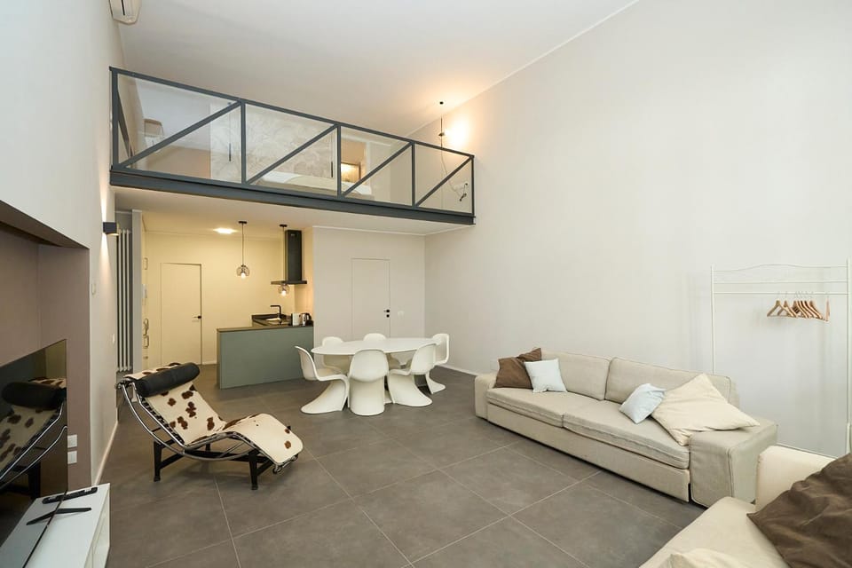 Toilet, TV and multimedia, Living room, Seating area, towels
